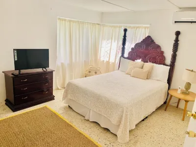 The Suite at Rhyne House/ Montego Bay Book 0ne or more Bedrooms St James Parish Church 주변 호텔