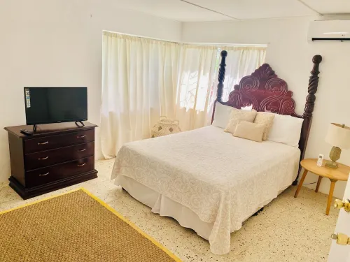 The Suite at Rhyne House/ Montego Bay Book 0ne or more Bedrooms