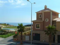 Fabulous end house has Sea View, full A/C, own pool, walk to Burgau Beach