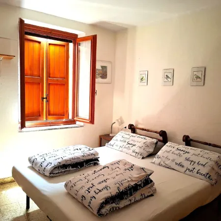 Welcoming cozy apartment in a quaint medieval village Отели в г. Плезио