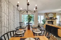 Poconos Getaway★Modern Renovated Lakeside Home★Pool 3 Bed 2.5Bath Crested Falcon