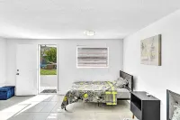 6 Bedrooms 4 bath 2 story home Miami Gardens sleep 20