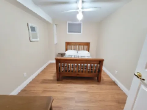 Firefly Hut - Cheerful 6-bedroom cottage with serene beauty