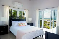 LaVue – Modern Condo w/ Queen Bed + Oceanview โรงแรมใน