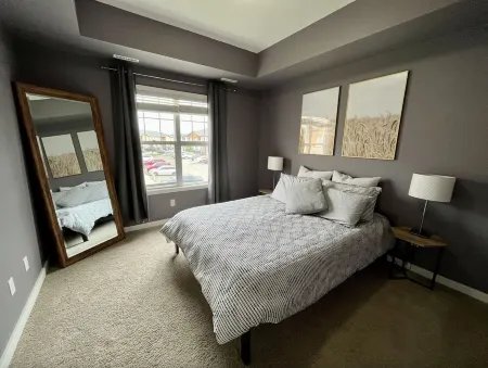 Modern Luxurious 2 BR Condo + Pool + Hot Tub + Games Room + Gym