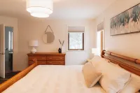 5BD Scani Chic! Mountain View! 6 mins to Skiing!