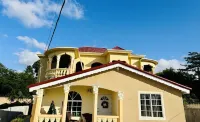 The Rest Stop - 24 Hrs Security- 15 Mins from airport Hotels in 