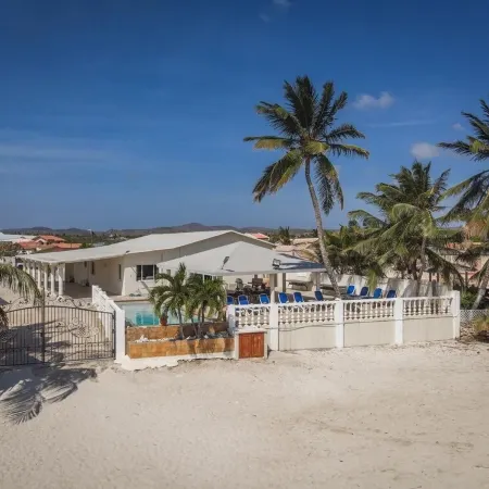 Directly on the Beach - Beachfront - Facing beach swimming pool - 5 bdrm