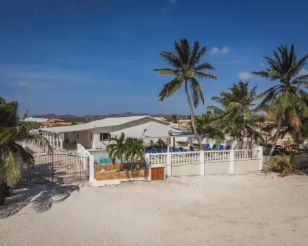 Directly on the Beach - Beachfront - Facing beach swimming pool - 5 bdrm Hotels in Pos Chiquito