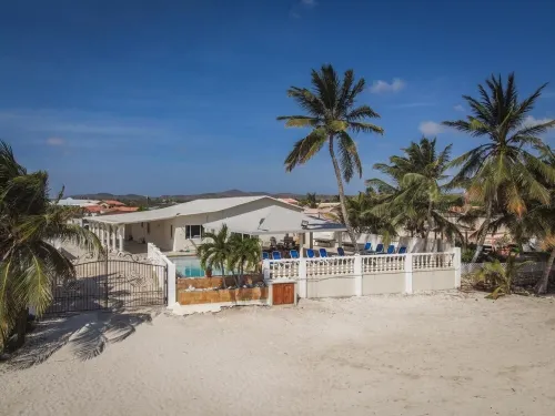 Directly on the Beach - Beachfront - Facing beach swimming pool - 5 bdrm