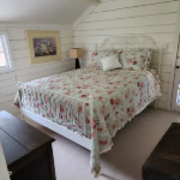 ORIGINAL 1927 COZY LAKEFRONT BUNGALOW WITH WRAP AROUND PORCH