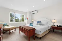 Beach Front Resort Villa ( 1 bedroom, sleeps 4) closest to hotel OV3