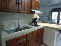 Steps From Main Beaches & Ocean View From Pool