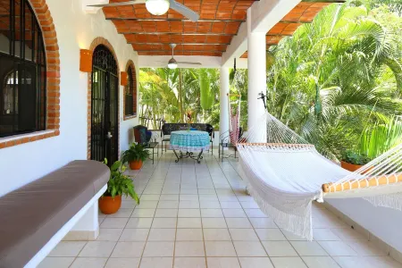 Villa Isabella Getaway- tranquil, peaceful Sayulita casita
