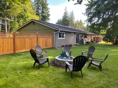 Cozy, 3 bedroom home- ideal for couples or families Hotels near La Push Beach
