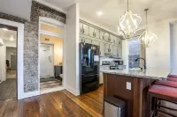 Large Downtown Artist's Loft, 30 min to Lexington, Horse, Bourbon, R River Gorge