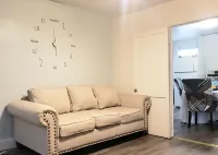 Cozy Upper 2 bedroom apartment >Free Wi-Fi and parking - 2nd floor-private space