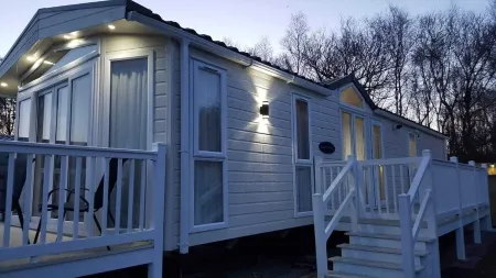 Interstellar - Luxury Hot Tub Lodge Отели в г. Ньютон-он--Мур энд Сварленд