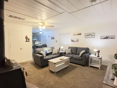 Condo  with a hot tub in the Village of Cloudcroft!