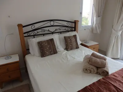 3 Bed Villa,very large fully enclosed plot,outside covered kitchen! Hotels near Mesani