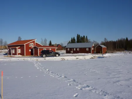 Large high standard holiday house, sauna, outdoor pool, boat