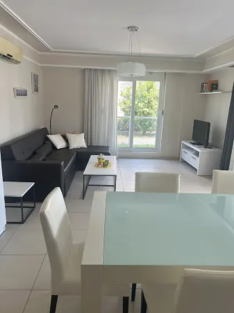 Side, 3-room apartment with pool area (in&out balcony, long stays welcome Отели рядом с достопримечательностью «Храм Аполлона»