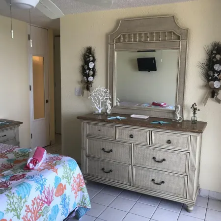FABULOUS! So close you can taste the ocean - Amazing NEWLY RENOVATED  condo !