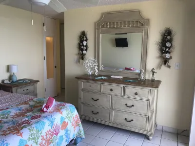 FABULOUS! So close you can taste the ocean - Amazing NEWLY RENOVATED  condo ! 住宿飯店