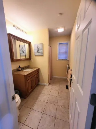 Luxury 3 Br + parking Hampton Beach Island section, steps to sandy beach! side A Отели рядом с достопримечательностью «Casino Ballroom»