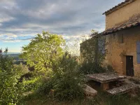 A typical sheepfold between Ventoux and Luberon Hotele w: Rustrel