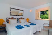 sunny ap. for 2-6 people, exclusive 1a location directly on the beach by the sea
