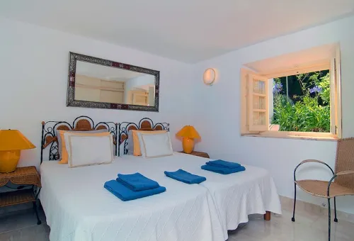 sunny ap. for 2-6 people, exclusive 1a location directly on the beach by the sea