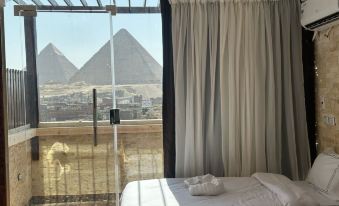 Vida Pyramids Inn