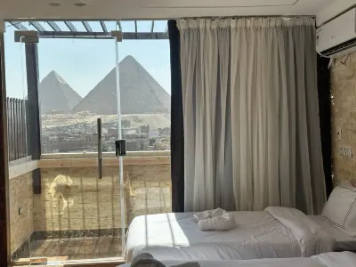 Vida Pyramids Inn