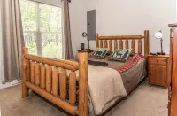 Antler Chalet - Sleeps 10, Hot tub, Gameroom ~ 4 minutes to Big Boulder!