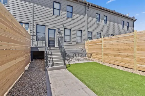 Historic Downtown Brownstone Completely Renovated! Hotels in Cedar Falls