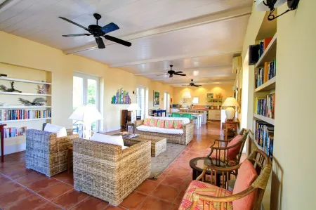 Beyond Reach ocean view home Отели в г. Данмор-Таун