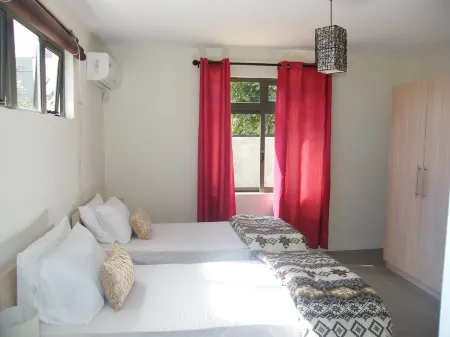 Modern villa 4 bedrooms with en-suite bathrooms pool BBQ beach amenities nearby
