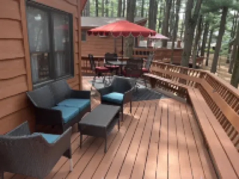 Lake View 2 Bedroom House on Lake Delton Resort. Beaches. Pool. Playground!