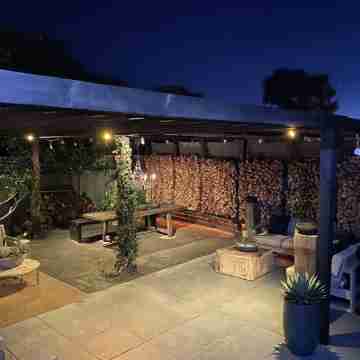 Unique & Chic Apartment with Spectacular Outside Living Room Hotel Exterior