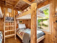 Kettle Cove Cabin. Lake Sebago Beach Access. Fire pit. Grill. Blackstone. Games Hotels in Casco