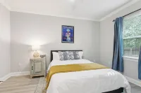 Majestic Mid-City Marvel Near French Quarter, Walk to Streetcar, 3Br/3B Hotels in Mid-City