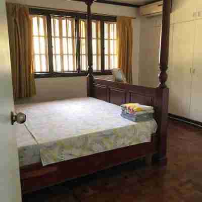 House with private pool and extensive garden Rooms