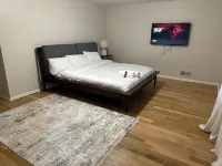 Spacious 3-bedroom apartment with WiFi, AC in amazing Newark
