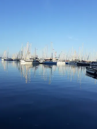 Corsica: Comfortable 3-bedroom apartment, waterfront Отели в г. Лингуиццетта