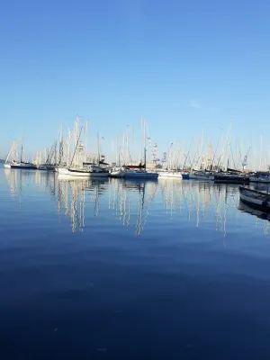 Corsica: Comfortable 3-bedroom apartment, waterfront