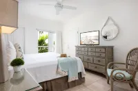 Stunning - Coral Gardens Resort - second-floor ocean front ON GRACE BAY BEACH!