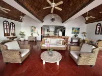 Spacious 2 bedroom oceanfront apartment