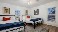 Hocking Hills Retreat with Sauna, Hot Tub, Movie Theater, Fire Pit