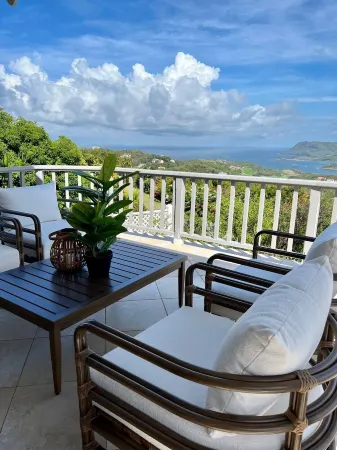 The View has amazing vistas and an infinity pool Отели рядом с достопримечательностью «Редут Бич»